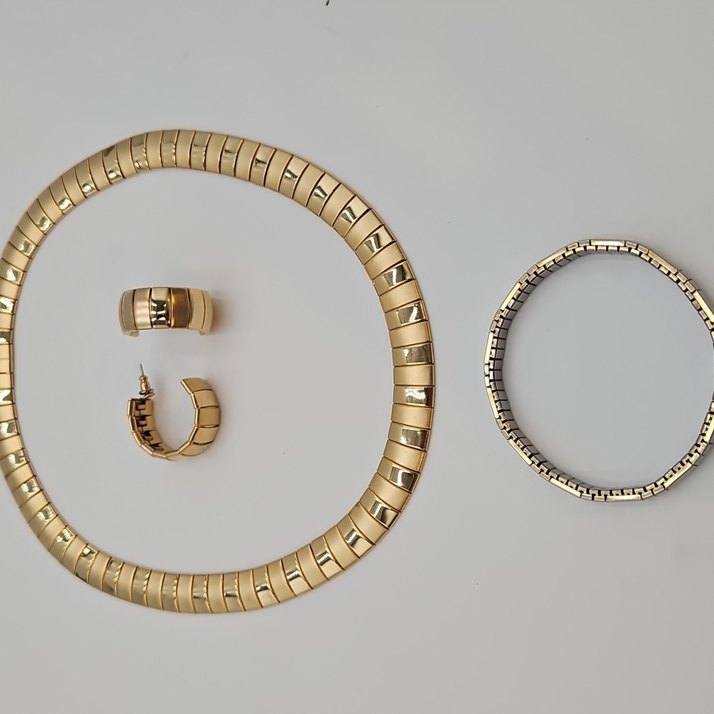 VINTAGE 3 PIECE SET GOLD NECKLACE BRACELET EARRING SET